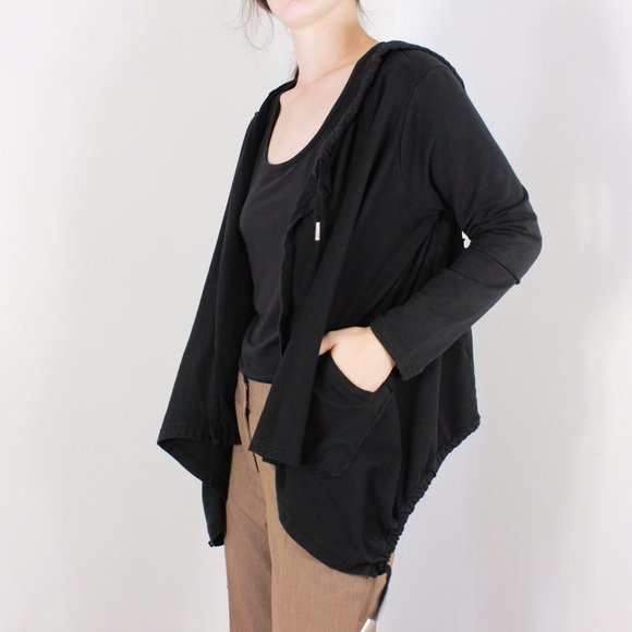 *Pistache Black Cape Sweater - Picture 2 of 11